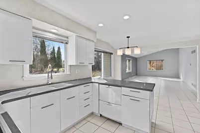 201 W Ellsworth Ln, Bayside, WI 53217 - Photo 10