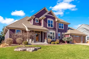 W79N417 Ridgeway Ln, Cedarburg, WI 53012 - Photo 2