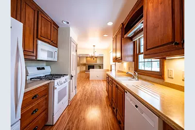 5872  Riverside Dr, Greendale, WI 53129 - Photo 4