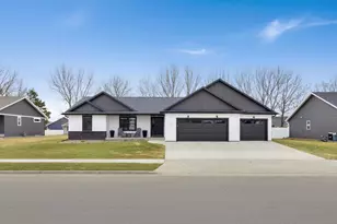 1902 Brooklyn Pl, Holmen, WI 54636 - Photo 1