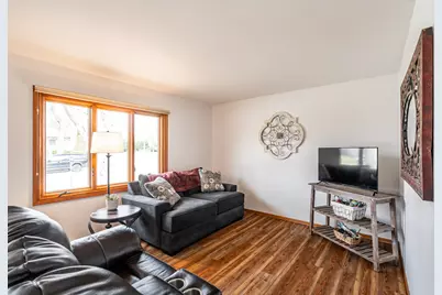 2713  Lancaster Dr, Waukesha, WI 53188 - Photo 4