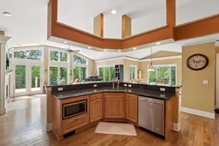 572 Trevino Dr, Geneva, WI 53147 - Photo 8