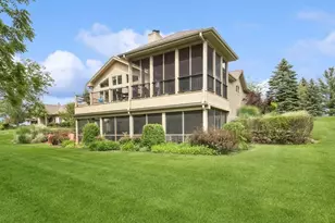 572 Trevino Dr, Geneva, WI 53147 - Photo 2