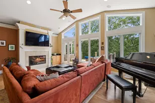 572 Trevino Dr, Geneva, WI 53147 - Photo 4