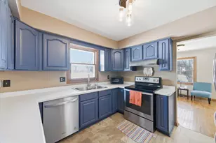 10726 Crestview Dr, Cedarburg, WI 53012 - Photo 8