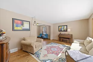 10726 Crestview Dr, Cedarburg, WI 53012 - Photo 2