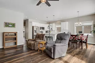 733 Crockett Dr, Holmen, WI 54636 - Photo 6