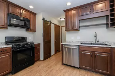 2113  Garven Ct, Waukesha, WI 53188 - Photo 2