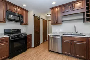 2113 Garven Ct, Waukesha, WI 53188 - Photo 2