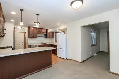 2113  Garven Ct, Waukesha, WI 53188 - Photo 8