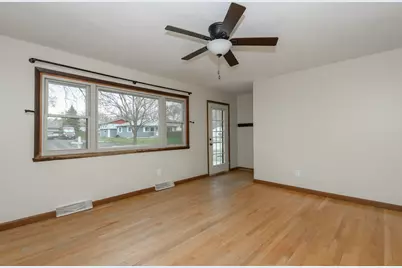 2113  Garven Ct, Waukesha, WI 53188 - Photo 10