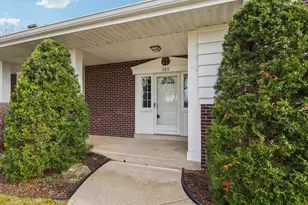 503 Westminster Dr, Waukesha, WI 53186 - Photo 4