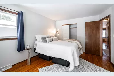 2143  Macarthur Rd, Waukesha, WI 53188 - Photo 12