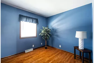 2143  Macarthur Rd, Waukesha, WI 53188 - Photo 16