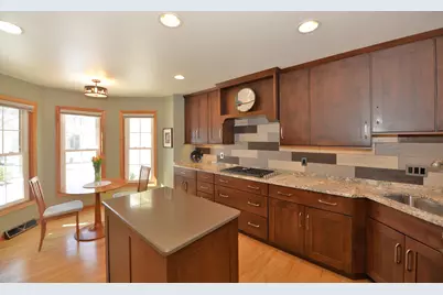 4224 N Circle Dr, Racine, WI 53405 - Photo 10