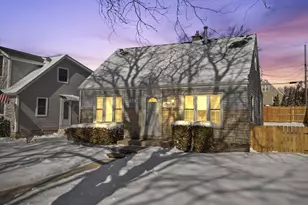 7026 W Dreyer Pl, West Allis, WI 53219 - Photo 4