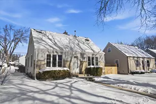 7026 W Dreyer Pl, West Allis, WI 53219 - Photo 2