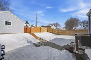 7026 W Dreyer Pl, West Allis, WI 53219 - Photo 28