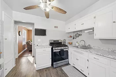 7026 W Dreyer Pl, West Allis, WI 53219 - Photo 12