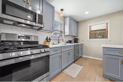 837 S 121st St, West Allis, WI 53214 - Photo 4