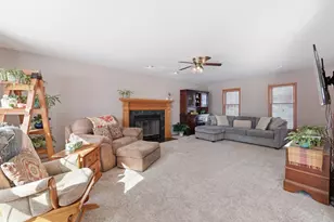 N53W14023 Invery Dr, Menomonee Falls, WI 53051 - Photo 8