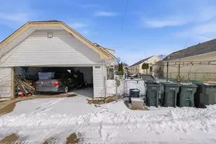 2213 S 74th St, West Allis, WI 53219 - Photo 6