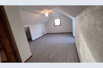 5509  Hilldale Dr, Racine, WI 53406 - Photo 10