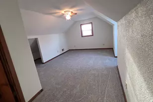 5509 Hilldale Dr, Racine, WI 53406 - Photo 10