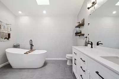 4870 S 122nd St, Greenfield, WI 53228 - Photo 14