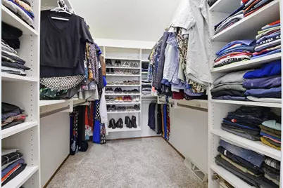 4870 S 122nd St, Greenfield, WI 53228 - Photo 12