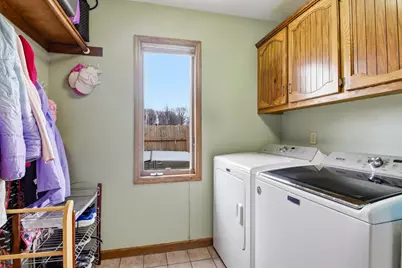 4870 S 122nd St, Greenfield, WI 53228 - Photo 10