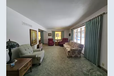 744 N 119 St, Wauwatosa, WI 53226 - Photo 10