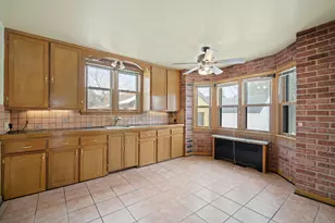 5144 S 43rd St, Greenfield, WI 53220 - Photo 10