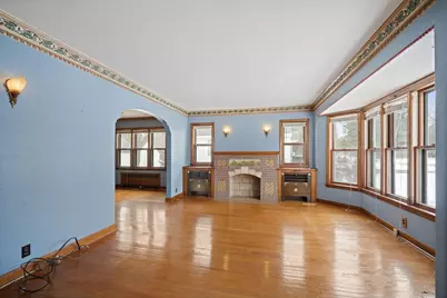 5144 S 43rd St, Greenfield, WI 53220 - Photo 4