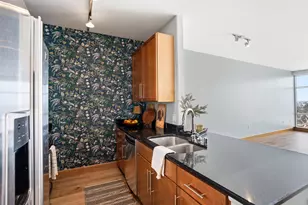 1550 E Royall Pl, Milwaukee, WI 53202 - Photo 4