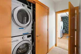 1550 E Royall Pl, Milwaukee, WI 53202 - Photo 10