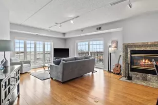 333 Lake Ave, Racine, WI 53403 - Photo 10