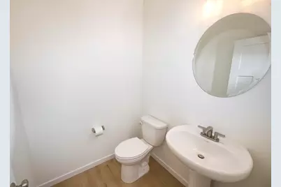 2009  Savannah Dr, Grafton, WI 53024 - Photo 8