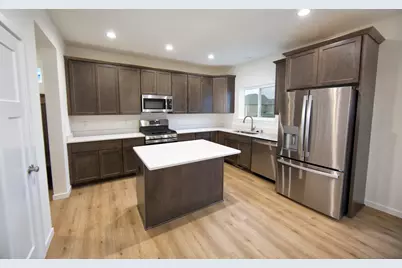 2009  Savannah Dr, Grafton, WI 53024 - Photo 2