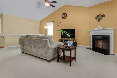 2402  Kiowa Dr, Grafton, WI 53024 - Photo 8