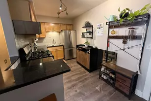 2121 N Cambridge Ave, Milwaukee, WI 53202 - Photo 10