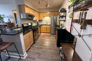 2121 N Cambridge Ave, Milwaukee, WI 53202 - Photo 4