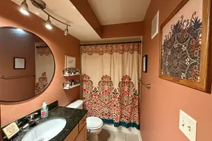 2121 N Cambridge Ave, Milwaukee, WI 53202 - Photo 20