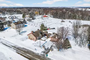 998 E Newark Dr, Farmington, WI 53090 - Photo 30