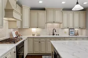 9940 N Lamplighter Ln, Mequon, WI 53092 - Photo 6