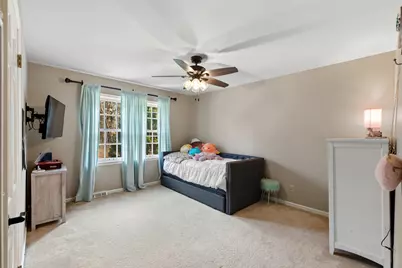 9940 N Lamplighter Ln, Mequon, WI 53092 - Photo 20