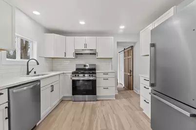 4227  Chestnut Ave, Delavan, WI 53115 - Photo 4