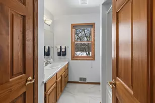 1414 W El Rancho Dr, Mequon, WI 53092 - Photo 36