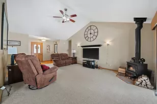 213 Ryan Ct, West Bend, WI 53095 - Photo 4