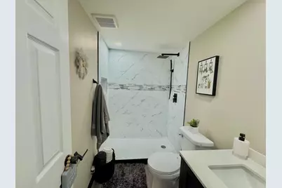 5239 N 63rd St, Milwaukee, WI 53218 - Photo 10